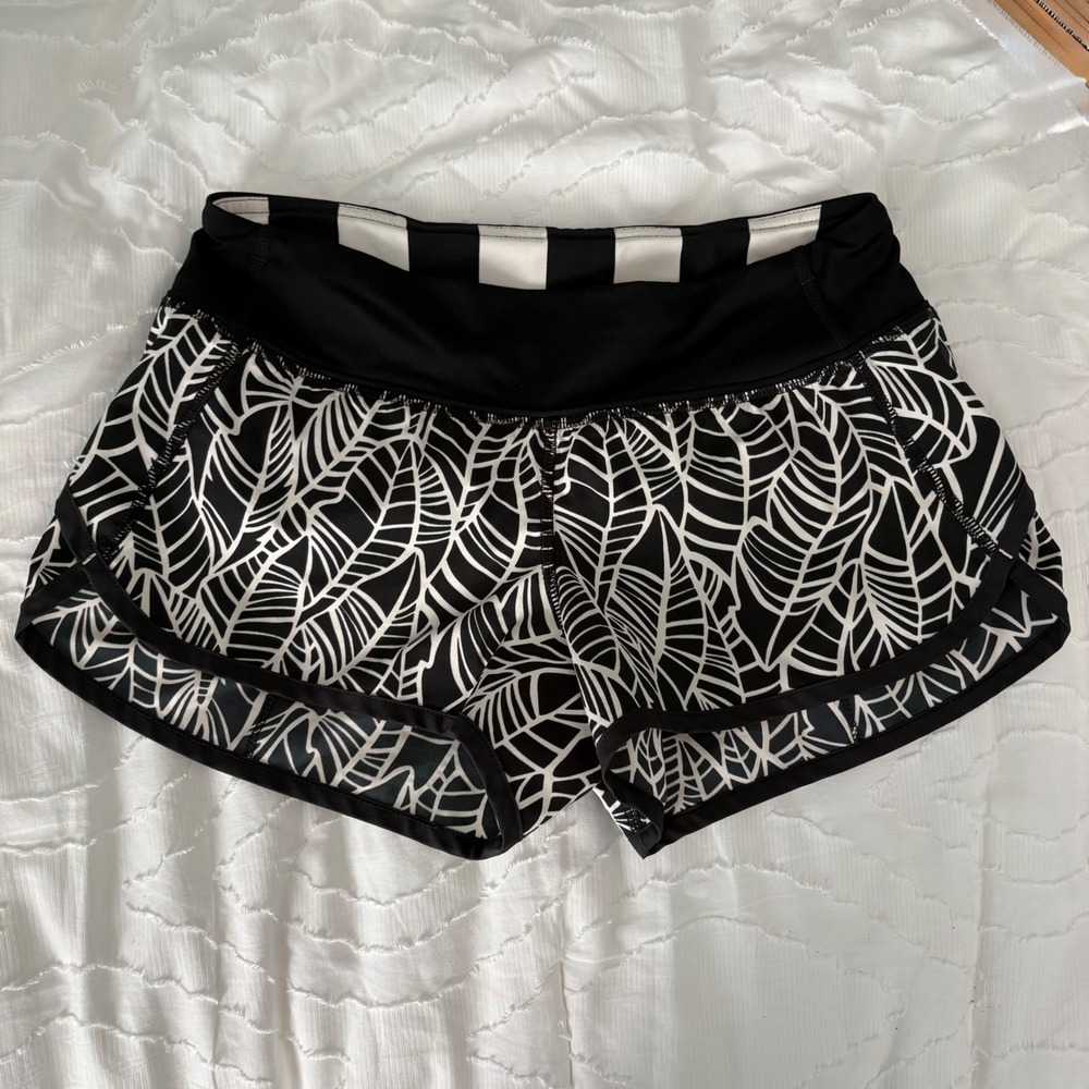 Lululemon Speed Up Shorts Women Sz2 Black White Palm Leaf Excellent 2.5" Inseam